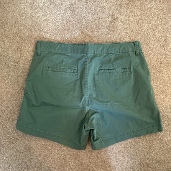 Gap Army Green Khaki 5” shorts - Picture 2 of 4